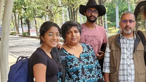 Maitreyi Ramakrishnan Brother Bishwaa Sister And Parents